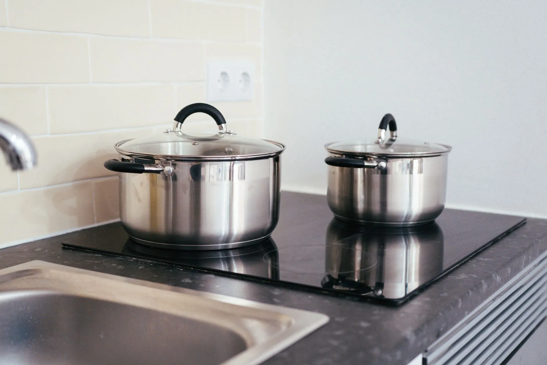 上海地区停车场收费显示屏选型要点与技术对比分析